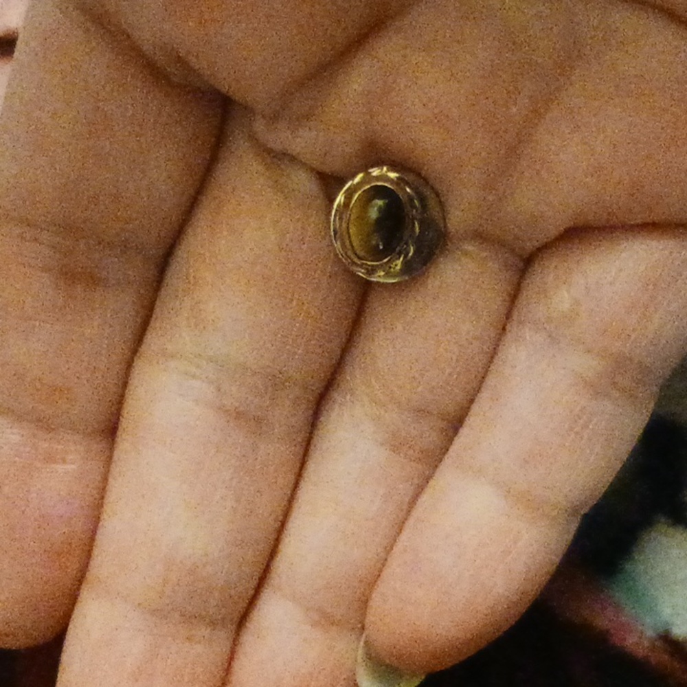 Tiny Cats Eye Lapel pin - Picture 3 of 4